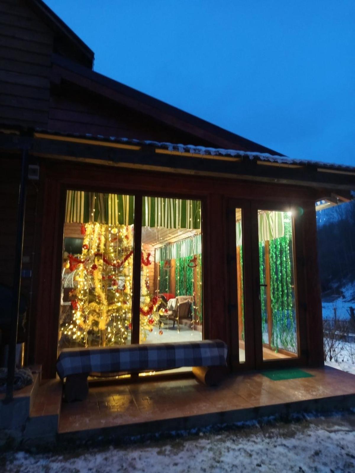 拉泽希纳 Gostynnyi Dvir U Marichky酒店 外观 照片