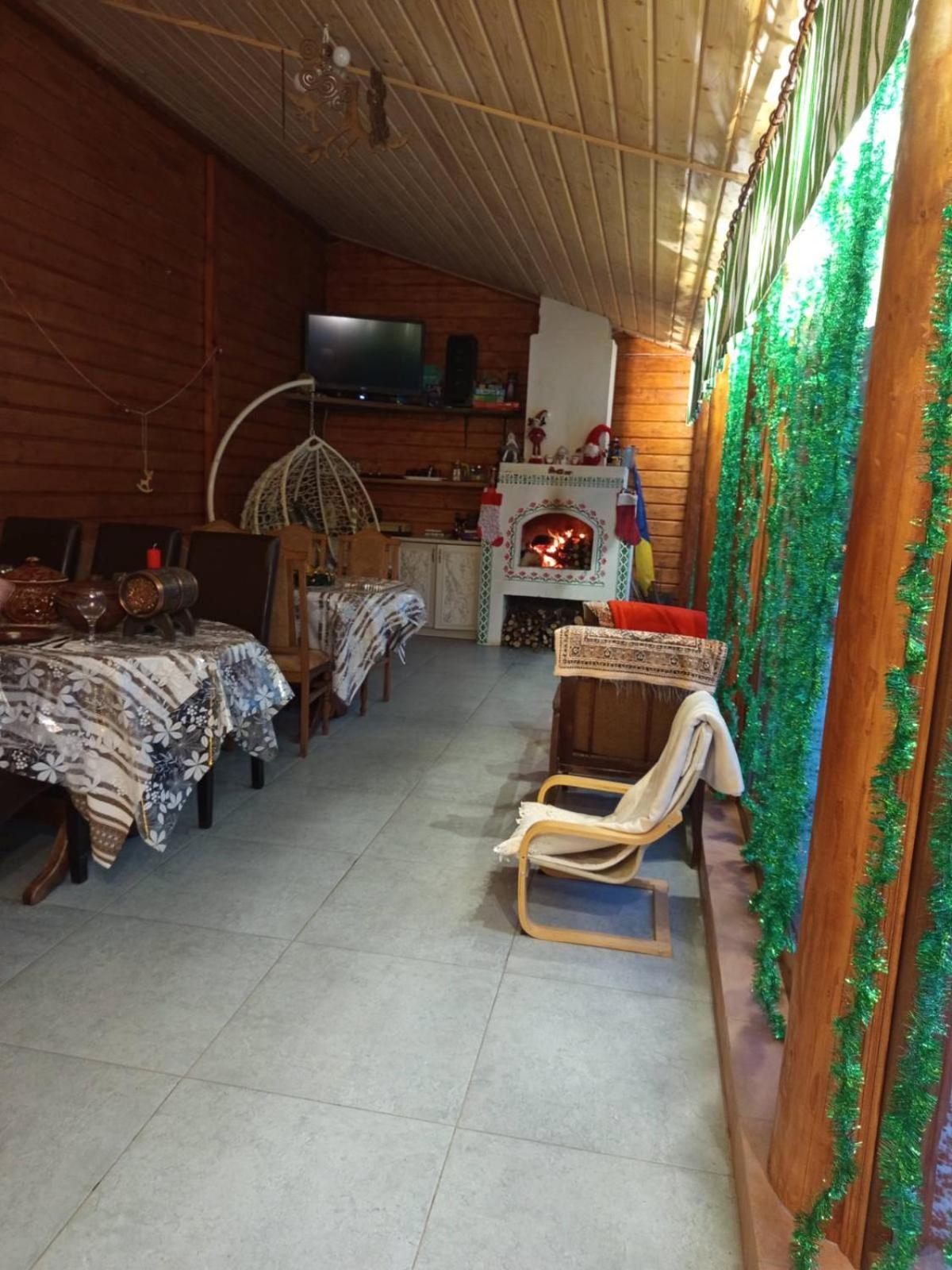 拉泽希纳 Gostynnyi Dvir U Marichky酒店 外观 照片